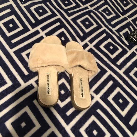 Faux fur Creme shoes - Picture 3 of 5